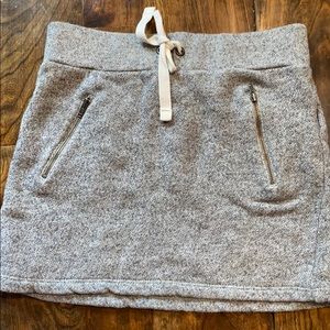 Gap gray skirt w/pockets.  Super soft!